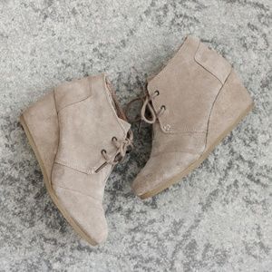 Like New! Toms Desert Wedge taupe bootie